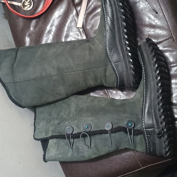 Nike Waterproof Boots - Picture 4 of 6